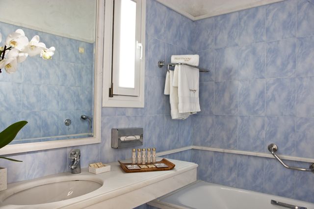 Harmony Hotel, Mykonos, bathroom