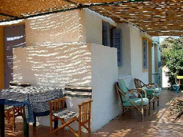 Kostis Rooms in Korissia, Kea