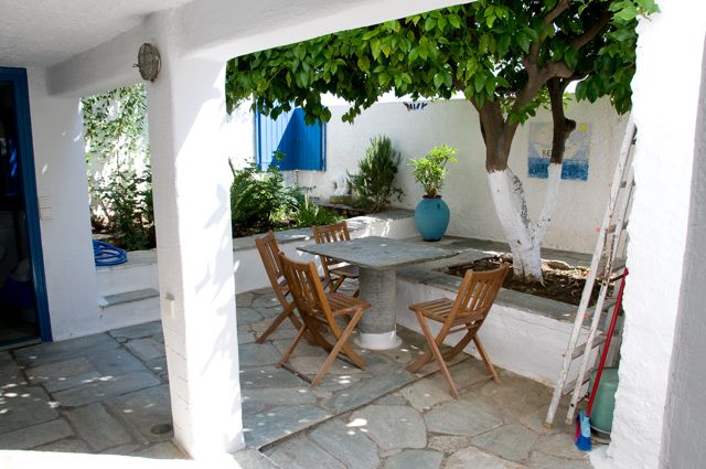 Kea villa, courtyard