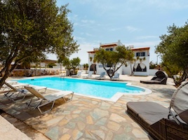 Diamantis Studios and Apartments