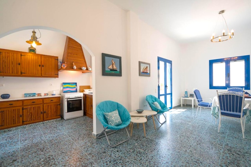 Captain's Home, Kamares