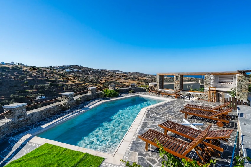 Plakoto House, Pool