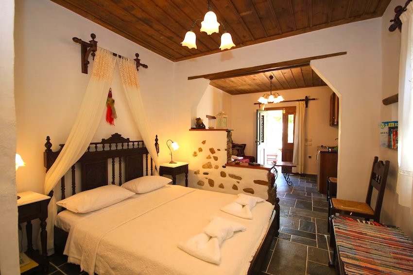Sifnaika Pension, Kamares