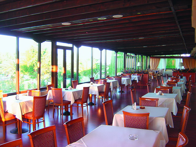 restaurant1.jpg