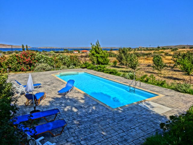 Sigri villas pool