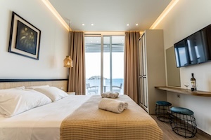Mari Hotel, Tolo